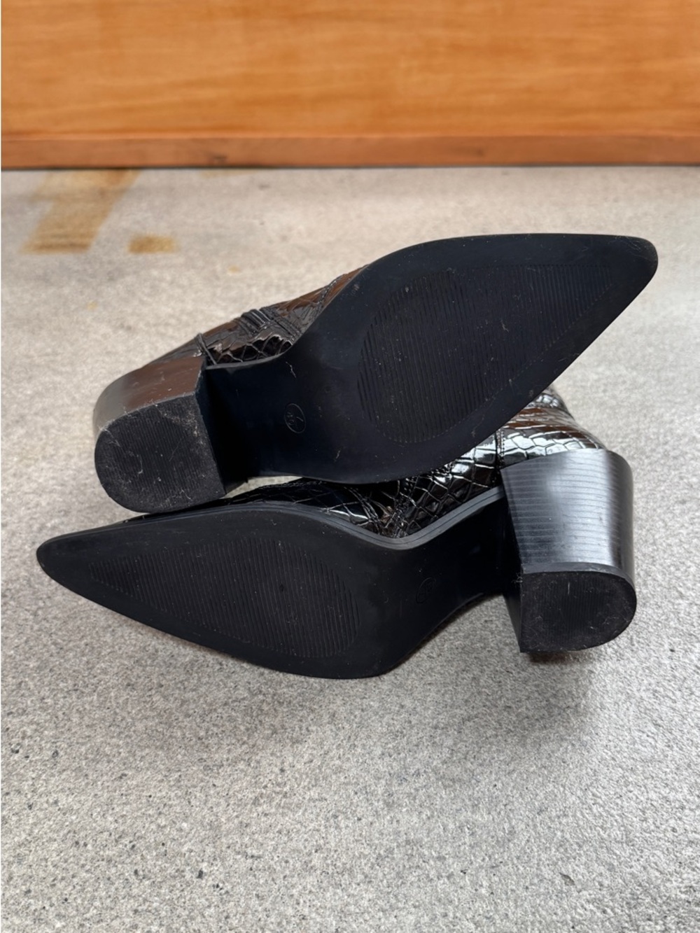 Zara Black Croc-Effect Pointed Block Heel Ankle Boots